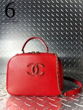Chanel Calfskin Coco Curve Vanity Logo Flap in Red